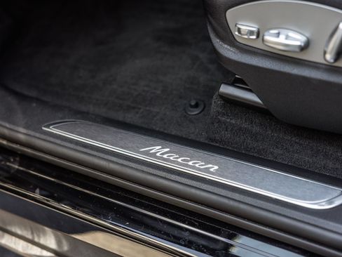 Certified 2026 Porsche Macan AWD/4WD image 17