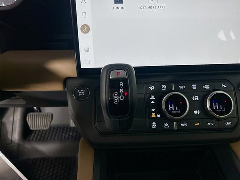 New 2026 Land Rover Defender 110 X-Dynamic SE image 18