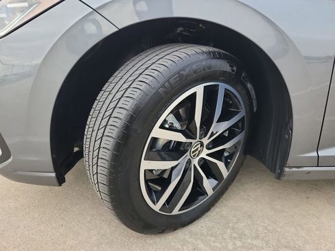 Used 2025 Volkswagen Jetta SE image 31