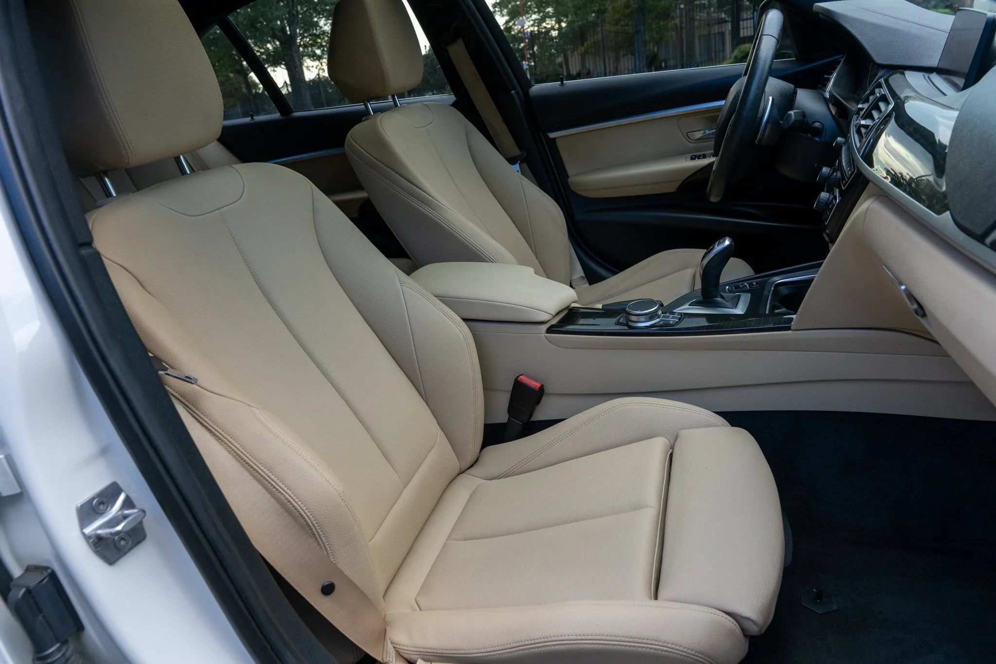 Used 2018 BMW 330i Sedan RWD image 16