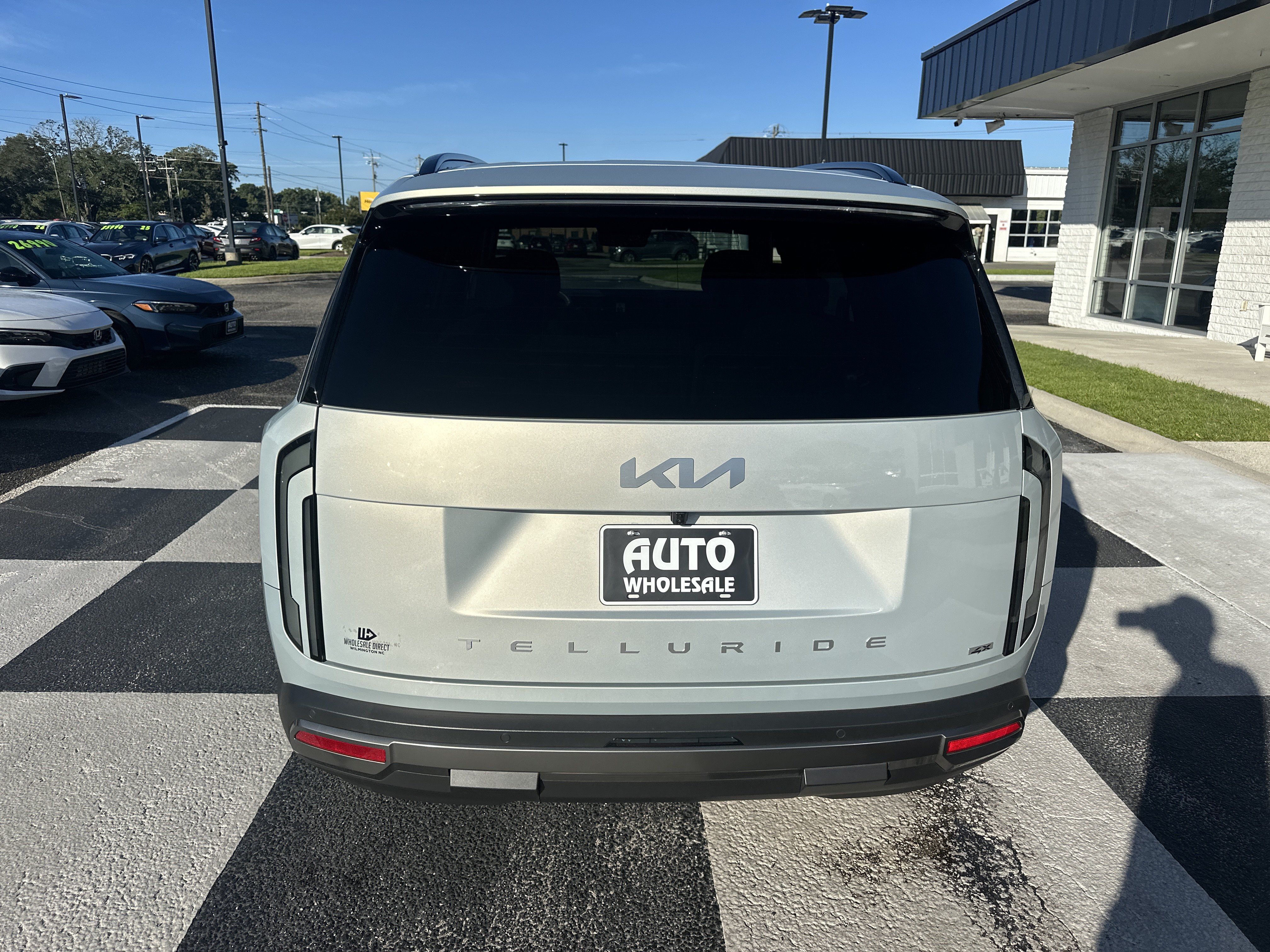 Used 2027 Kia Telluride S w/ Towing Package AWD/4WD image 4
