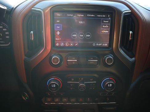 Used 2020 Chevrolet Silverado 2500 High Country w/ Z71 Off-Road Package AWD/4WD image 11