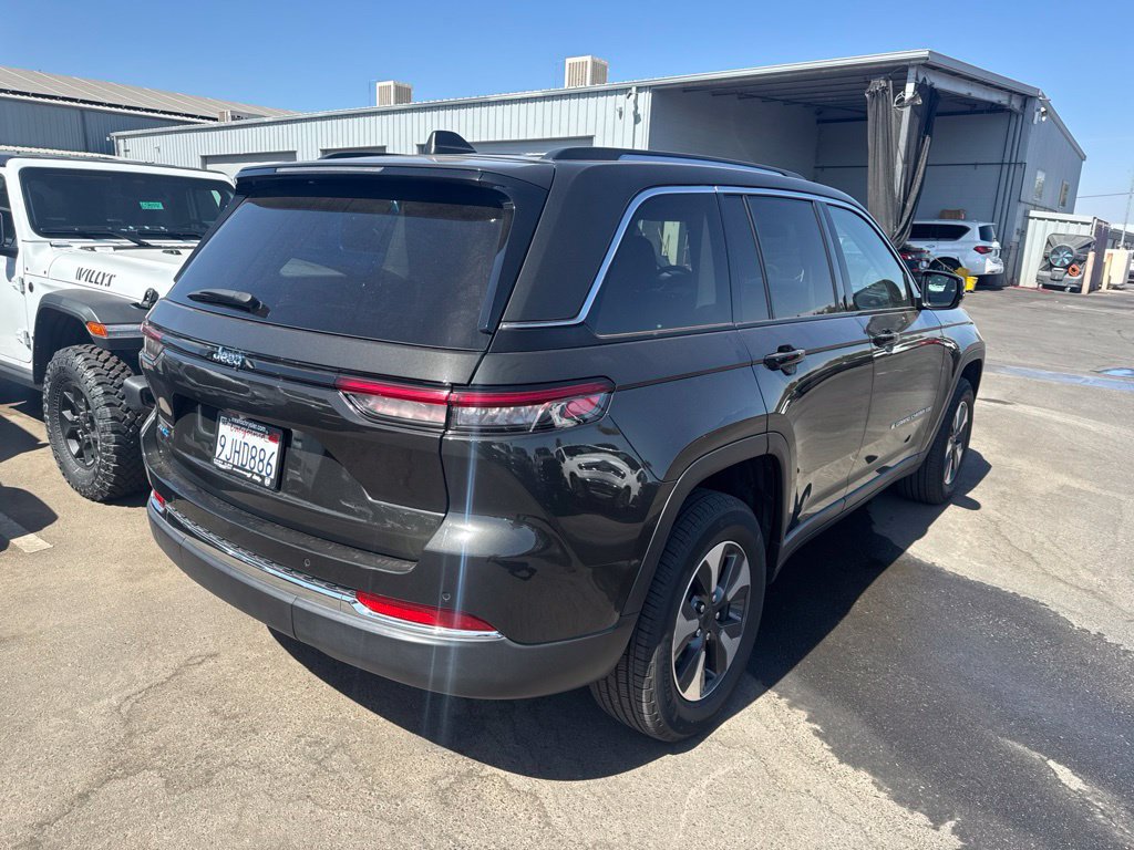 Used 2023 Jeep Grand Cherokee 4WD 4xe image 4