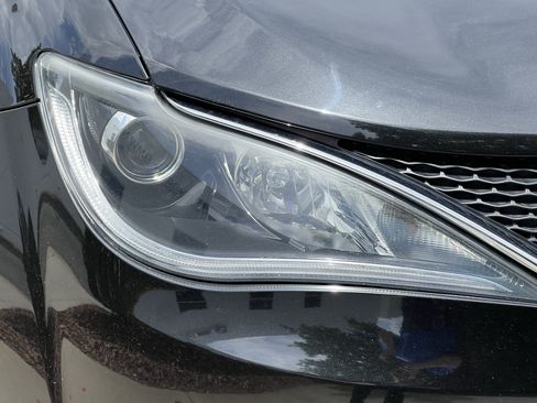 Used 2020 Chrysler Pacifica Touring-L w/ Advanced Safetytec Group FWD image 11