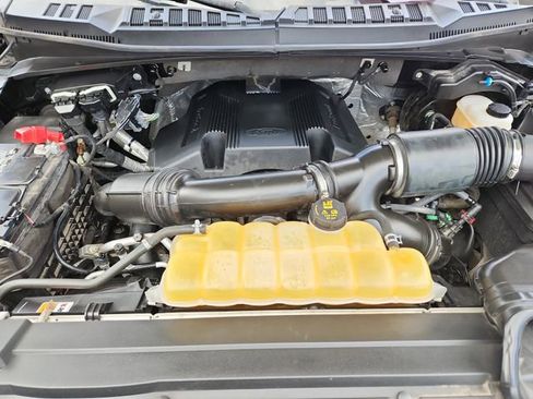 Used 2017 Ford F150 Platinum w/ Equipment Group 701A Luxury image 11