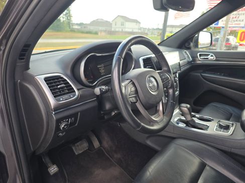 Used 2018 Jeep Grand Cherokee Limited image 23