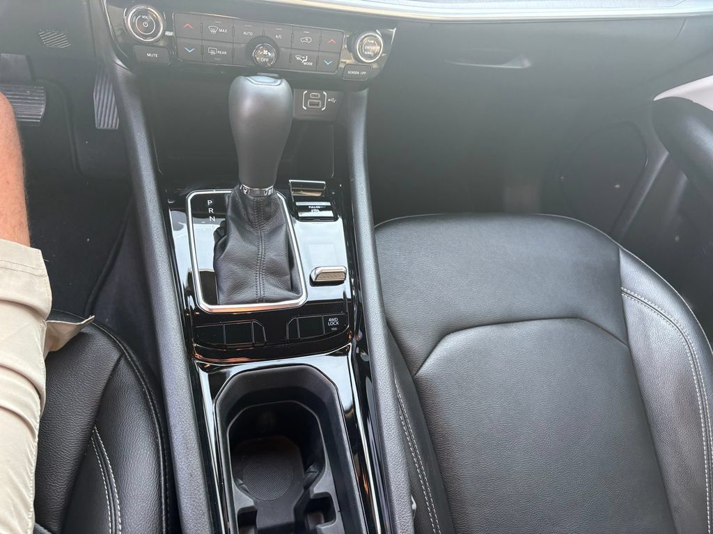 Used 2025 Jeep Compass Limited AWD/4WD image 18