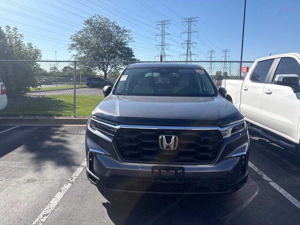 Used 2023 Honda Pilot LX image 2