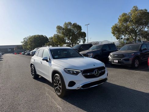 Used 2025 Mercedes-Benz GLC 350e 4MATIC image 2