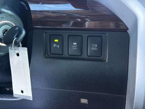 Used 2014 Toyota Tundra Limited image 14