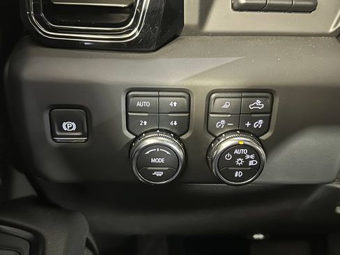 Used 2025 GMC Sierra 3500 AT4 w/ AT4 Premium Plus Package AWD/4WD image 22