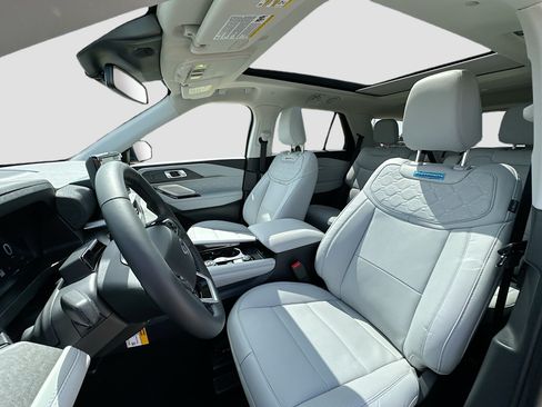 New 2026 Ford Explorer Platinum w/ LUX Leather Package AWD/4WD image 15