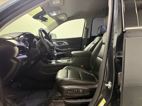 Used 2020 Chevrolet Traverse LT w/ LT Premium Package image 11