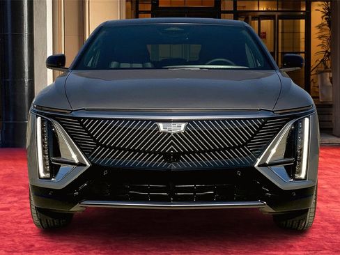 New 2025 Cadillac Lyriq Luxury image 3