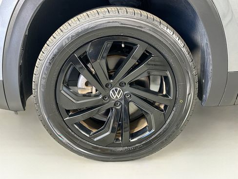 Used 2023 Volkswagen Atlas SE image 32