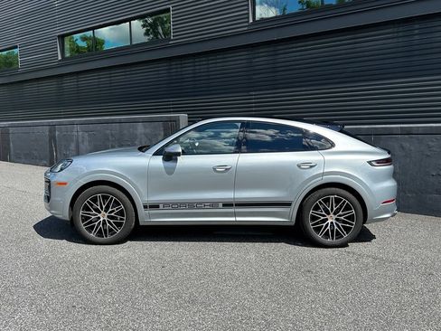 Certified 2026 Porsche Cayenne Coupe AWD/4WD image 2