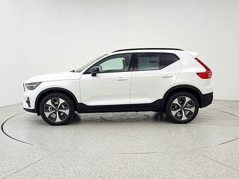 New 2026 Volvo XC40 B5 Plus w/ Climate Package image 8