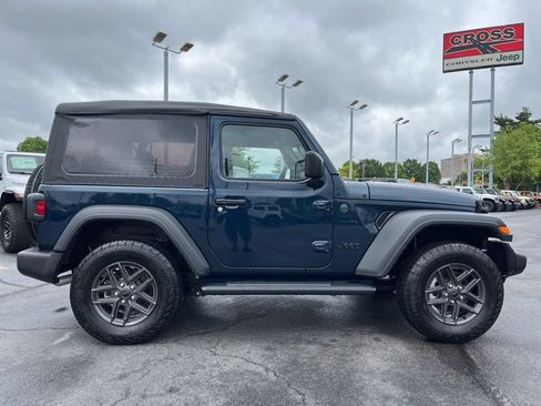 Used 2025 Jeep Wrangler Sport AWD/4WD image 43