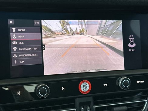 Certified 2022 Porsche Macan AWD/4WD image 20