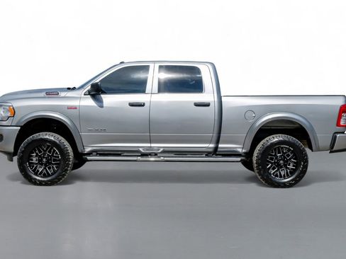 Used 2022 RAM 2500 Tradesman w/ Chrome Appearance Group image 12