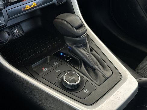 Used 2025 Toyota RAV4 LE image 19