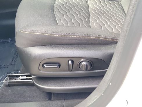 Used 2020 Chevrolet Equinox LT FWD image 22