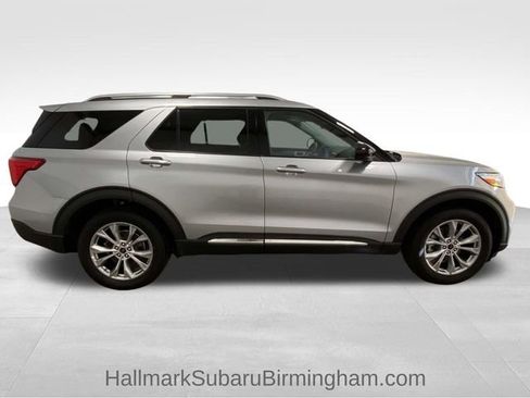 Used 2023 Ford Explorer Limited image 2
