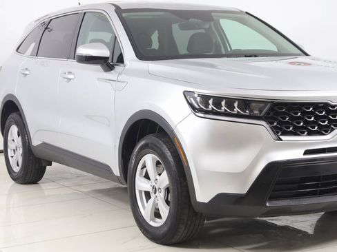 Used 2022 Kia Sorento LX image 36