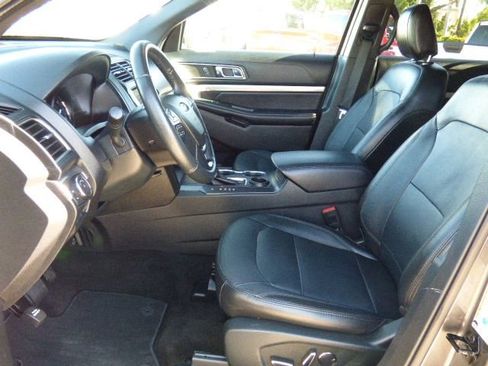Used 2018 Ford Explorer XLT w/ Equipment Group 202A FWD image 24