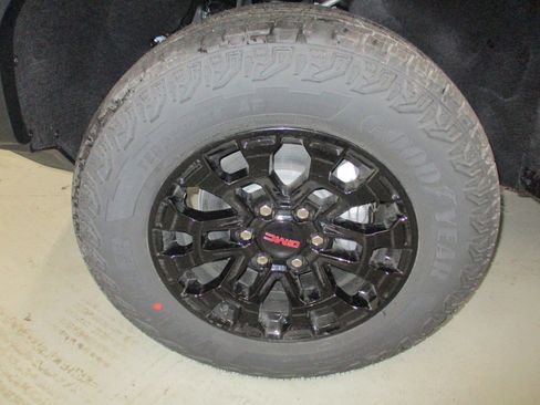 New 2026 GMC Canyon Elevation w/ Convenience Package image 13