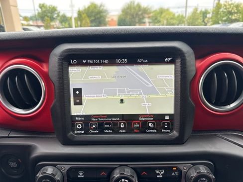Used 2018 Jeep Wrangler Unlimited Rubicon w/ Dual Top Group AWD/4WD image 19