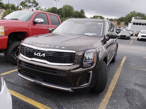 Used 2022 Kia Telluride EX w/ Towing Package AWD/4WD image 2