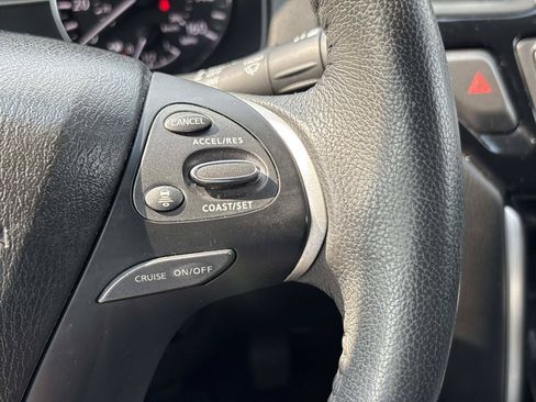 Used 2019 Nissan Pathfinder SV AWD/4WD image 18