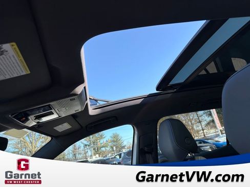 Used 2025 Volkswagen Tiguan SE R-Line image 20