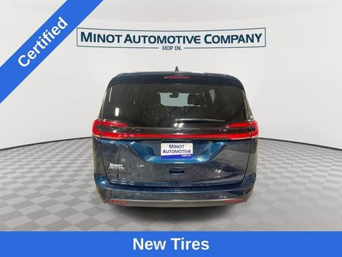 Used 2025 Chrysler Pacifica Limited FWD image 7
