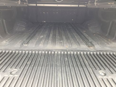 Used 2018 Nissan Titan SV w/ SV Convenience Package image 32