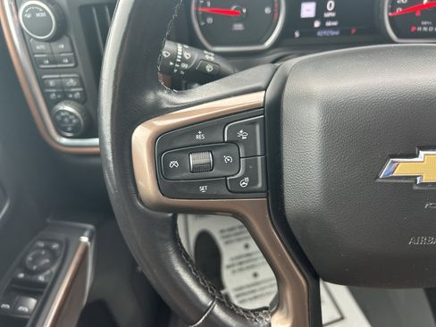 Used 2022 Chevrolet Silverado 1500 High Country w/ Technology Package image 18