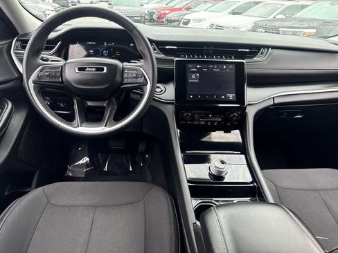 Used 2023 Jeep Grand Cherokee L Laredo image 17