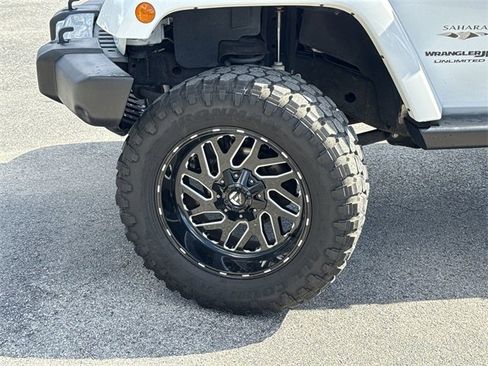 Used 2018 Jeep Wrangler Unlimited Sahara image 40