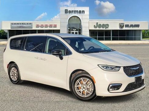 Certified 2024 Chrysler Pacifica Touring-L image 1