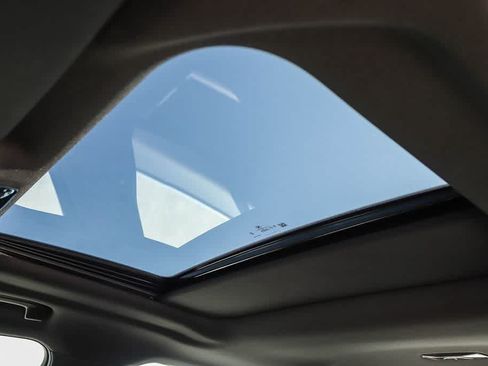 Used 2025 BMW 530i RWD image 25