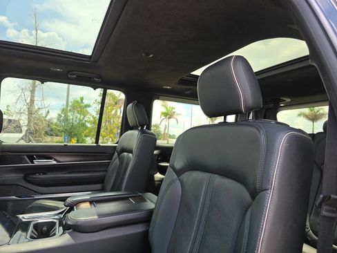 Used 2022 Jeep Grand Wagoneer Series II AWD/4WD image 24