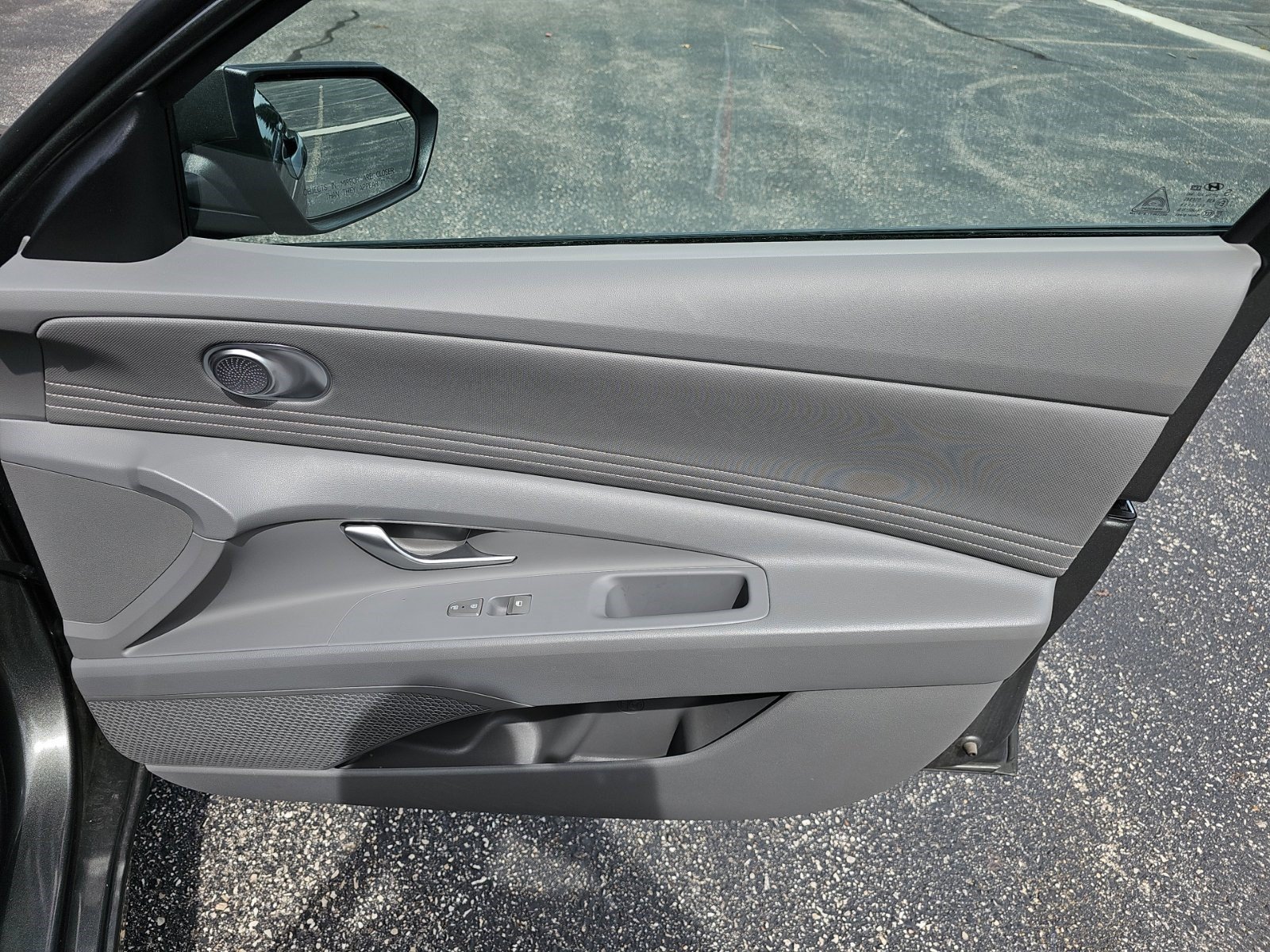 Used 2025 Hyundai Elantra SEL FWD image 14
