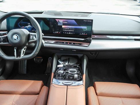 Used 2025 BMW i5 xDrive40 image 12