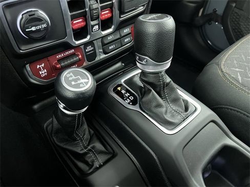 Used 2025 Jeep Gladiator Mojave w/ Safety Group image 16