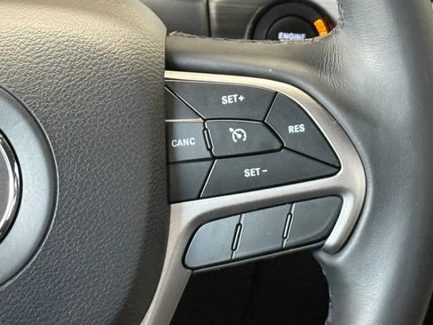 Used 2019 Jeep Grand Cherokee Laredo AWD/4WD image 29