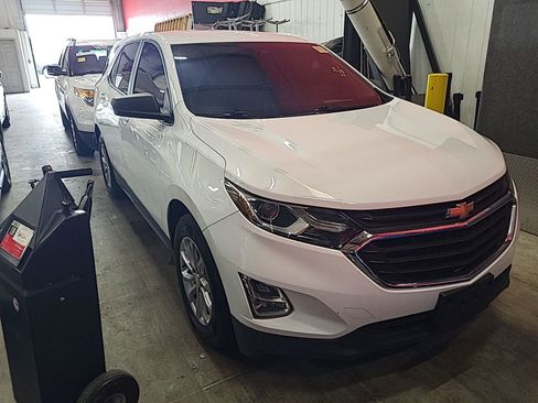 Used 2020 Chevrolet Equinox LS w/ LS Convenience Package FWD image 2