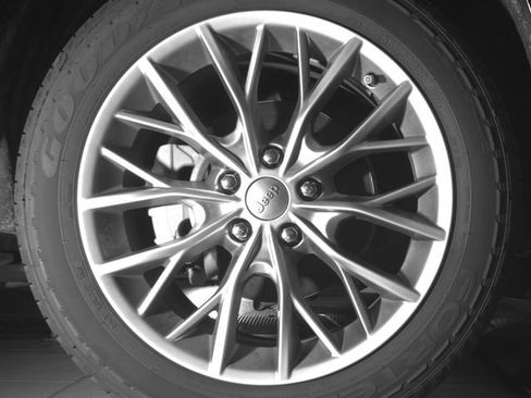 Used 2022 Jeep Grand Cherokee Summit RWD image 9