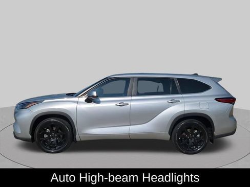 Used 2023 Toyota Highlander LE FWD image 9