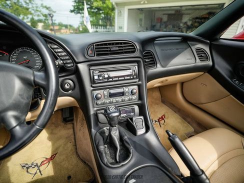 Used 2002 Chevrolet Corvette Convertible w/ Preferred Equipment Group2 RWD image 33